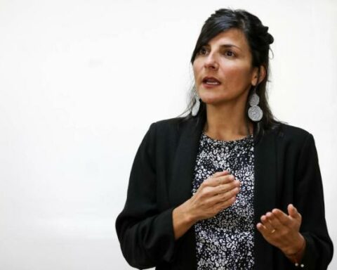 Senators request debate on motion of no confidence against Irene Vélez