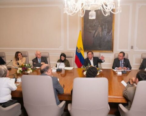 Several Petro ministers show their objections to the health reform