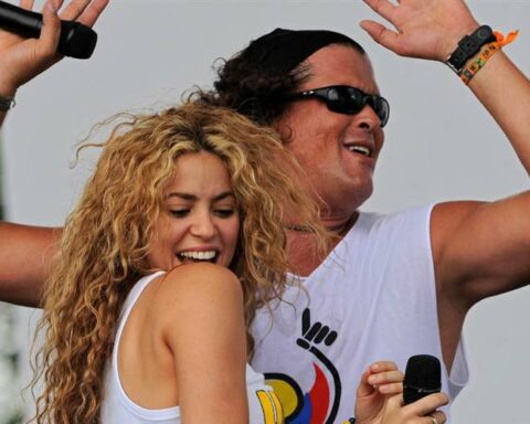 Shakira cries with Carlos Vives' birthday present