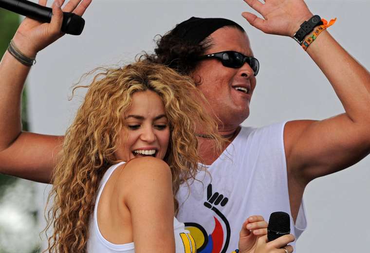 Shakira cries with Carlos Vives' birthday present