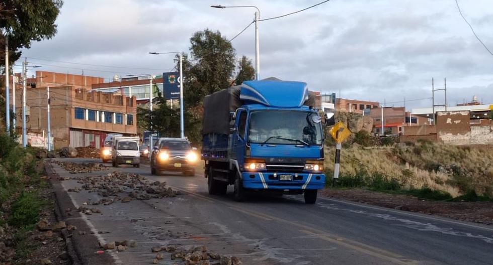 Stranded Bolivian transporters feel "hostages" on the border with Peru