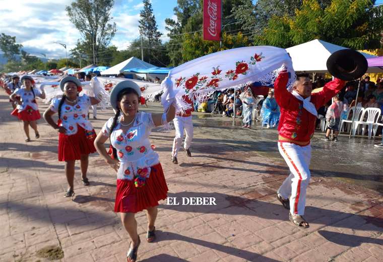 Tarija delights in the colorful and cheerful parade for the elderly on Carnival Sunday