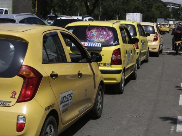 Taxi driver leader says minimum fare should cost $18,000