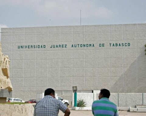 Teachers sold theses between 20,000 and 25,000 pesos to students in Tabasco