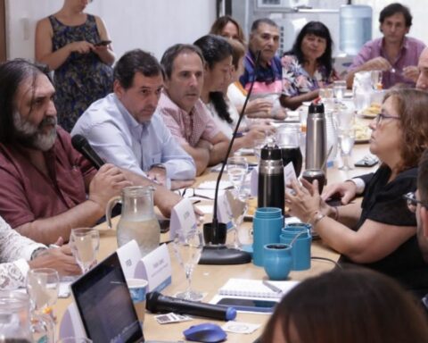 Teaching parity: the Buenos Aires government offered a 40% increase until July