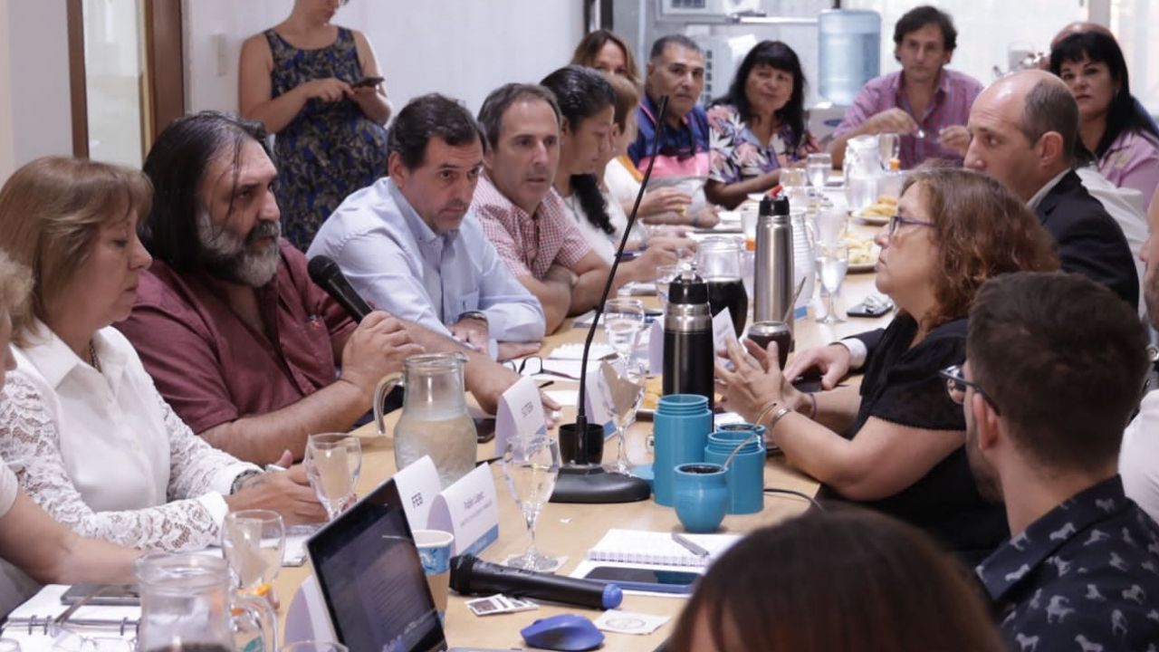 Teaching parity: the Buenos Aires government offered a 40% increase until July