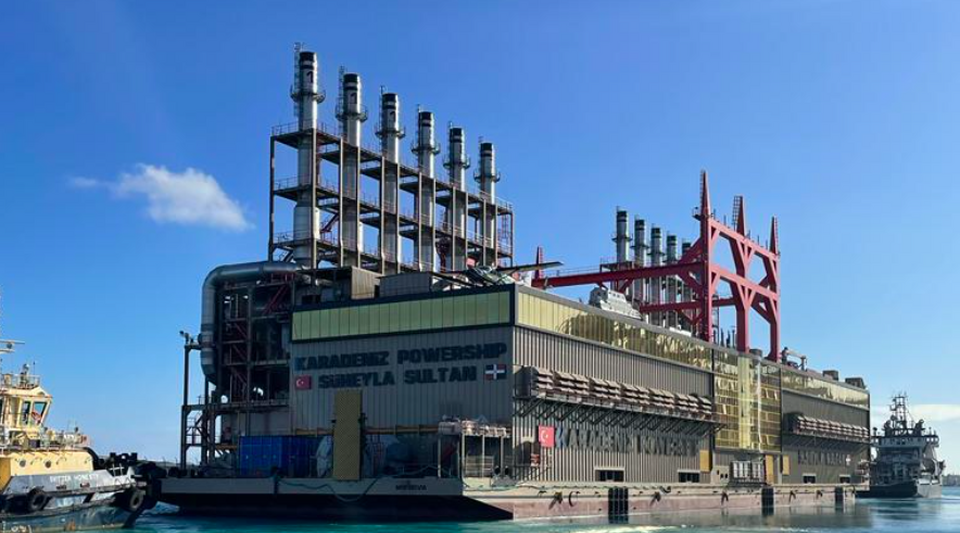 The 8th Turkish floating power plant arrived in Cuba, with a capacity of 240 MW and a small plane on board