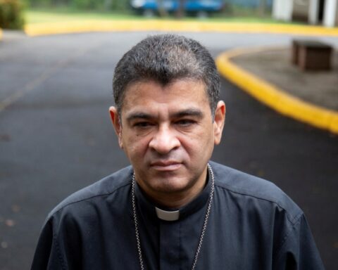 The Nicaraguan government strips Bishop Rolando Álvarez of his nationality