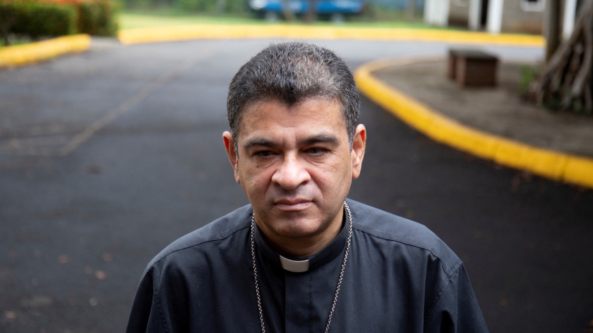 The Nicaraguan government strips Bishop Rolando Álvarez of his nationality