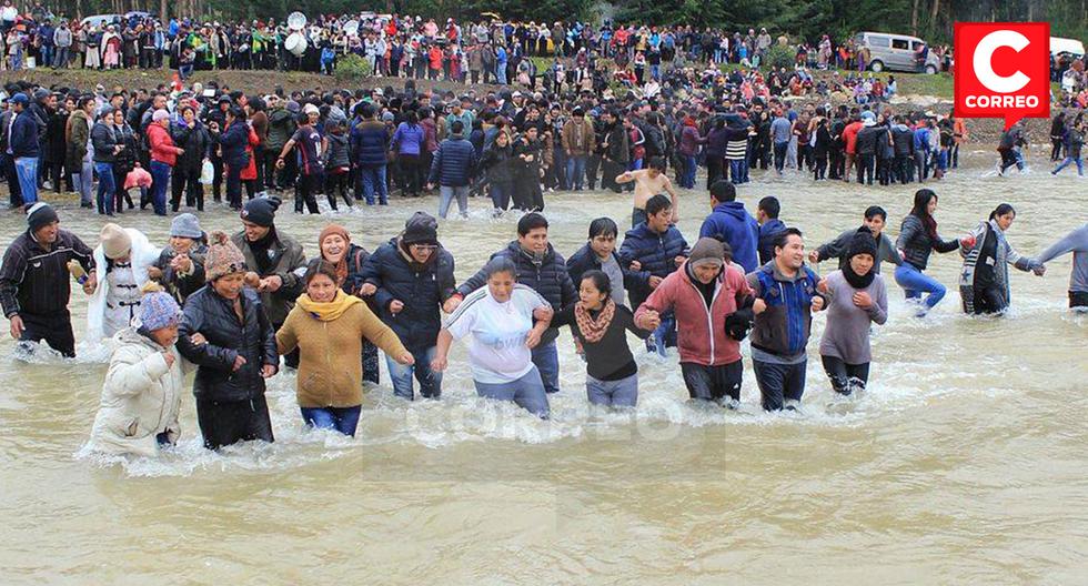 The Takanakuy festival: a ritual of faith that takes place in the middle of the river at dawn