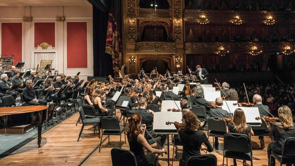 The Teatro Colón orchestra will give a free concert in Centenario Park