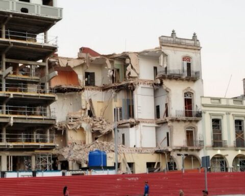 The building next to the Saratoga hotel, abandoned to its fate