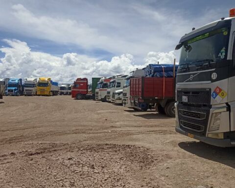 The drama in Puno also affects Bolivian carriers