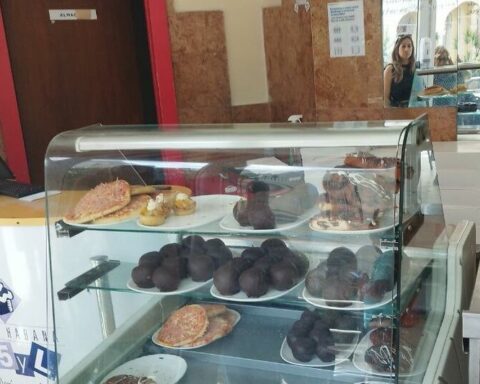 The famous Habana Libre sweet shop ran out of sugar and without its special cake