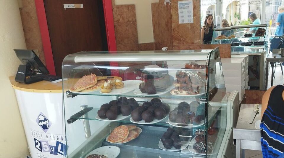 The famous Habana Libre sweet shop ran out of sugar and without its special cake