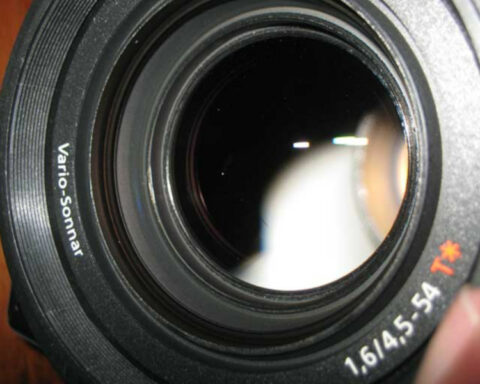 The mayor Sarett questions the journalistic contract of the Municipality of Colonia