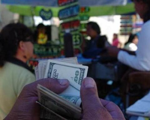 The offer of a higher price for dollars from the export sector shakes the exchange market