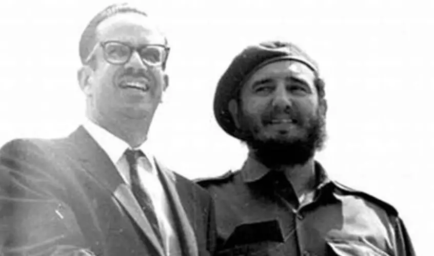 Osvaldo Dorticós Torrado junto a Fidel Castro