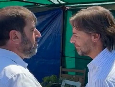 The warm greeting between Lacalle Pou and Fernando Pereira at the Chicken and Hen Festival