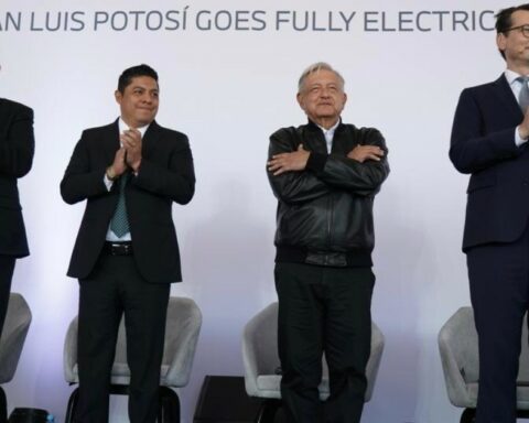 There will be no obstacles to the production of electric cars, AMLO tells BMW