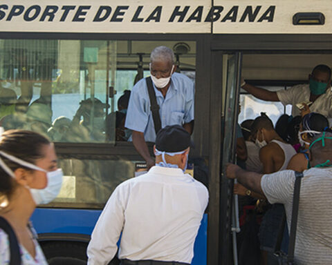 They approve the wholesale sale of vehicles in Cuba, but with a tax for "help" to the government