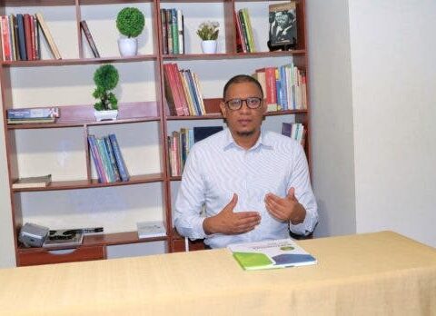 Piden dividir en dos tandas de 6 horas la jornada laboral en sector público, ¿qué le parece?