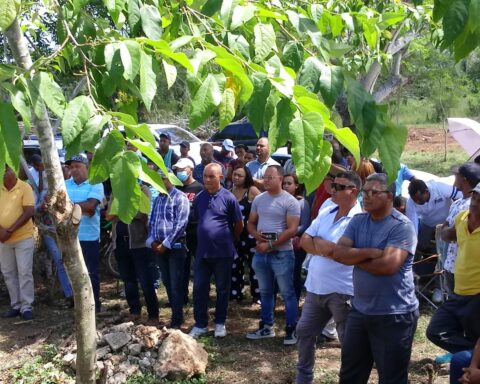 They denounce invasion of lands that will be used for tilapia, sheep-goat projects