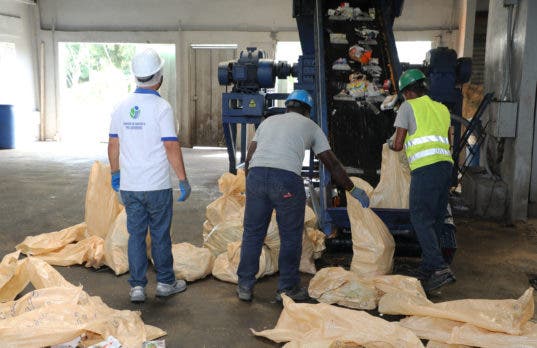 Incineran productos falsificados y sin registro sanitario