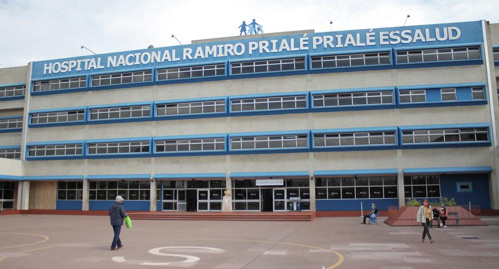 They investigate the death of an elderly man who arrived with colic at Essalud in Huancayo