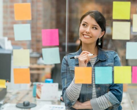 They present a program aimed at entrepreneurs who seek to grow and strengthen their businesses