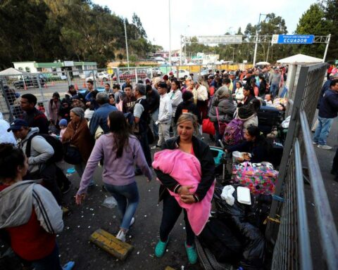 They require more than 300 million dollars to support Venezuelans in Ecuador