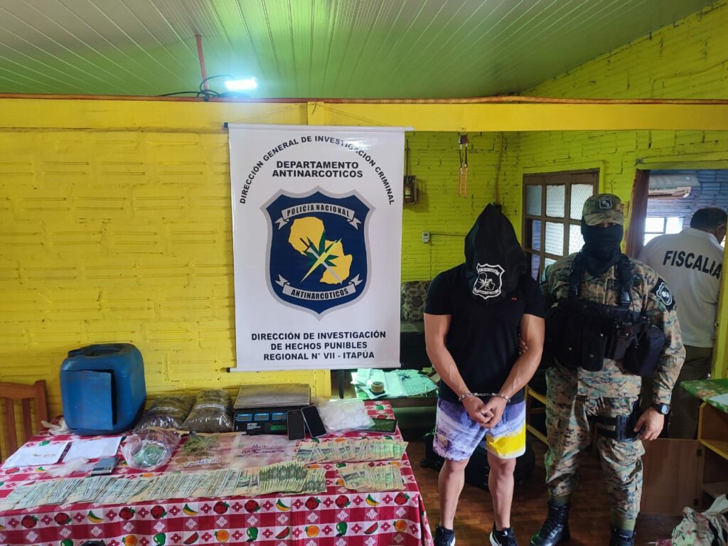 They seize drugs and arrest a person with an arrest warrant in Itapúa