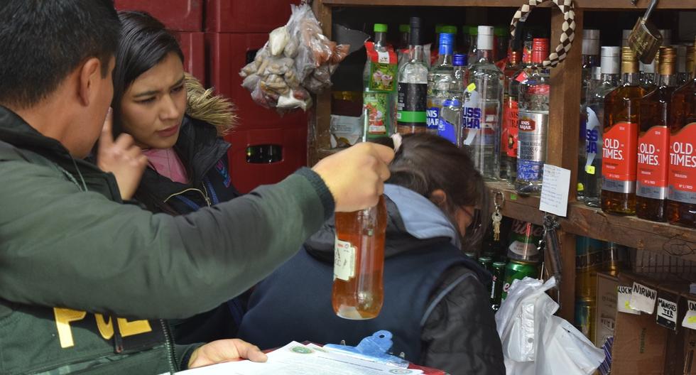 They seize more than 2 thousand soles in smuggled liquors and with an expired date in Huancavelica