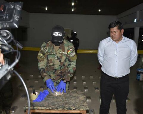 They seize vehicles and controlled substances valued at almost half a million dollars