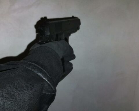 They shoot a couple when they were traveling on the Huancavelica highway