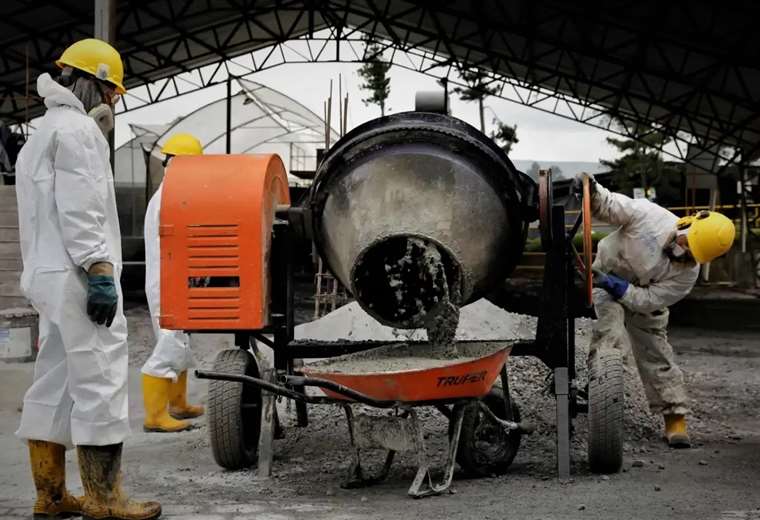 They use seized cocaine to make concrete due to the lack of space to store it