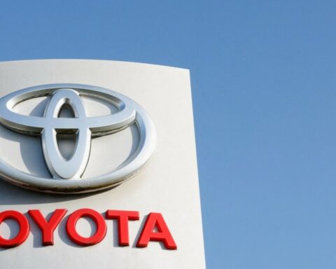 Toyota shot up its income 18% due to the effect of hybrid cars