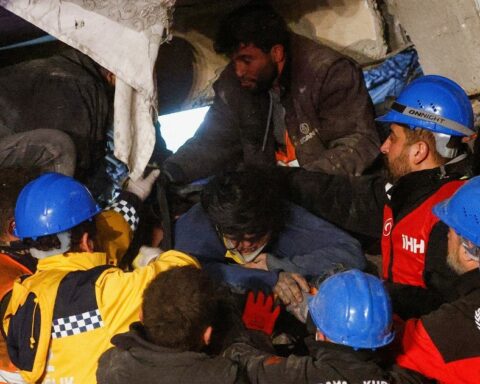 Turkey declared a state of emergency due to the earthquake, there are more than 7,200 dead