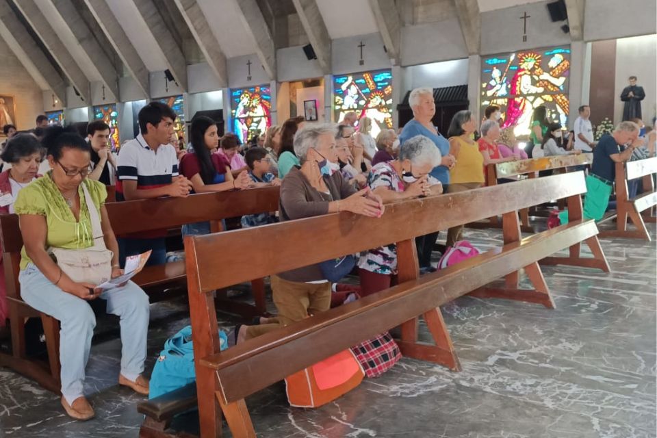 Turks in Caracas held mass in honor of earthquake victims and collect funds