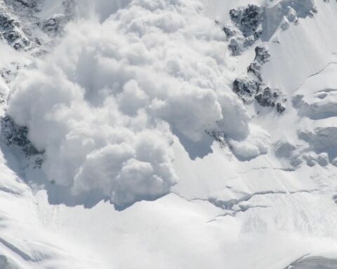 Two Argentines died after being trapped in a snow avalanche in Canada