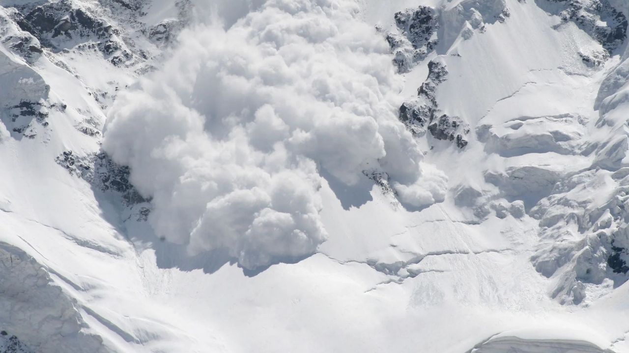 Two Argentines died after being trapped in a snow avalanche in Canada