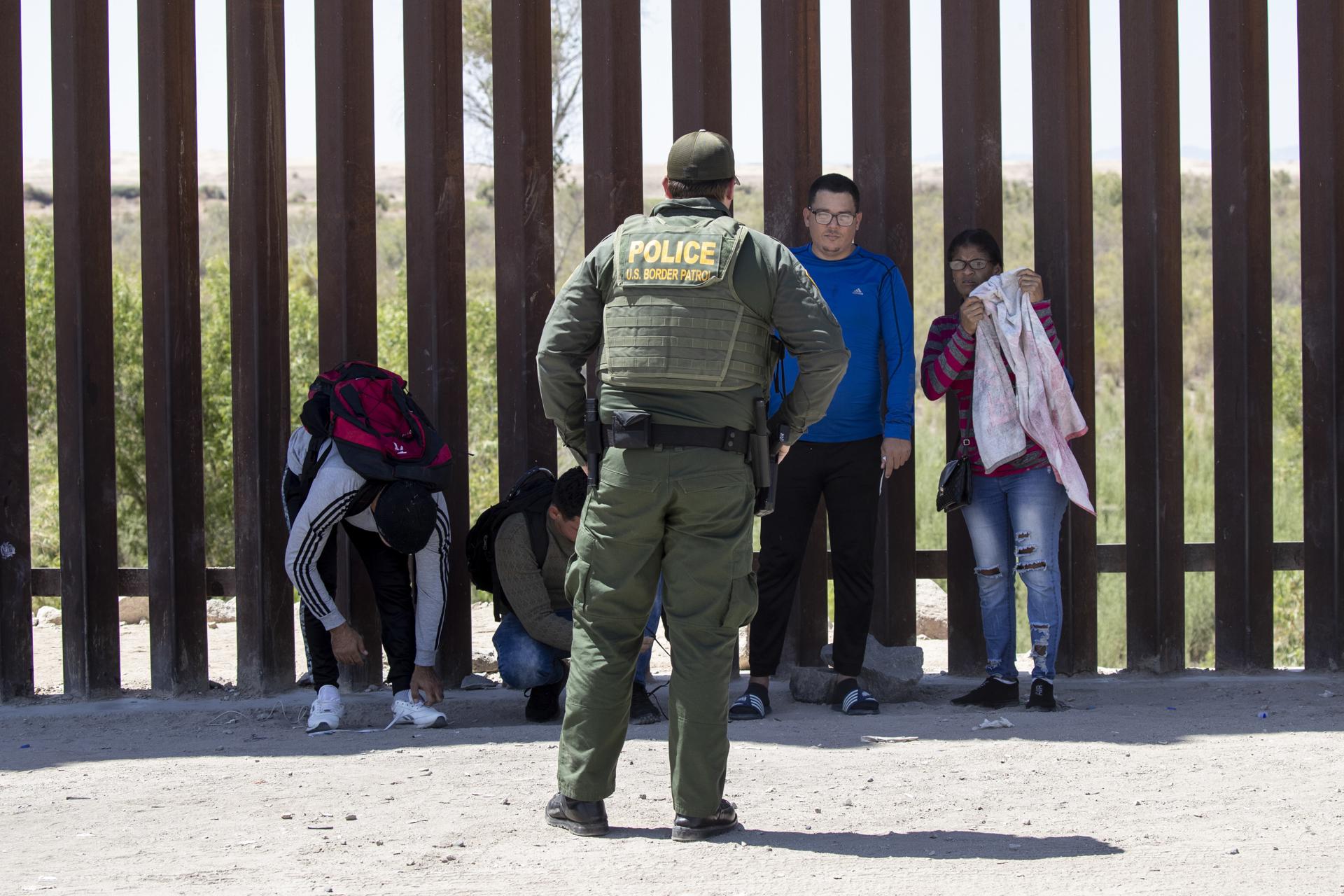 US reports lowest number of migrant apprehensions at the border