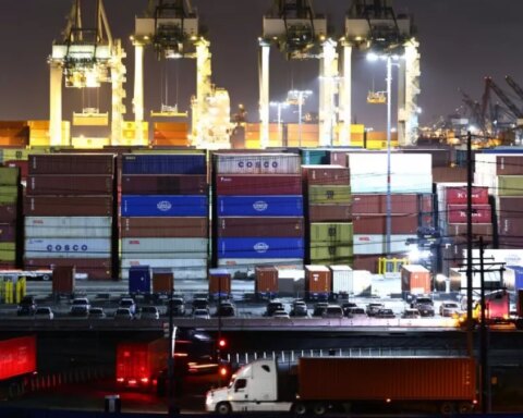 US trade deficit reaches record level in 2022
