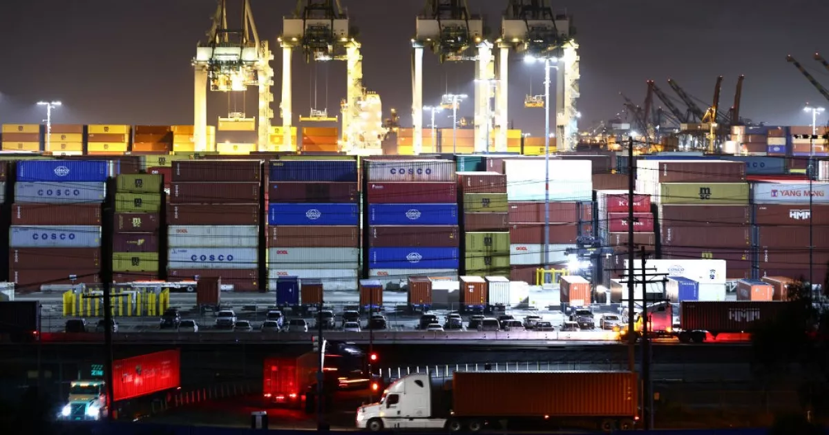 US trade deficit reaches record level in 2022