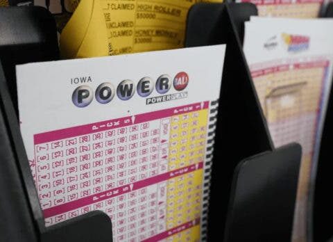 EEUU: 700 millones de dólares en juego esta noche en lotería Powerball
