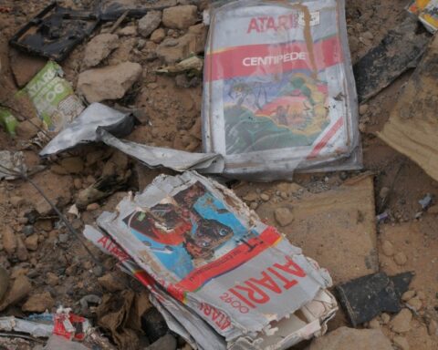 What do Atari and Bitcoin have in common?  The effect of imitations in technological works