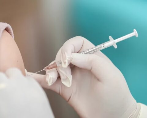 ¿Qué protege más?: la vacuna o haber tenido COVID