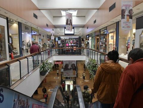 What will be the shopping hours during the Carnival holiday?