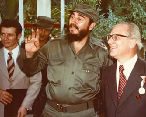 Erich Hönecker junto a Fidel Castro, Cuba