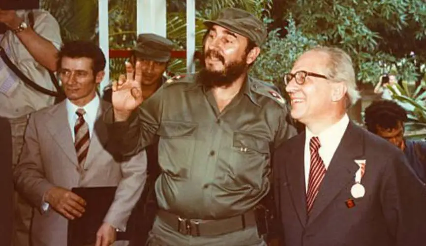 Erich Hönecker junto a Fidel Castro, Cuba